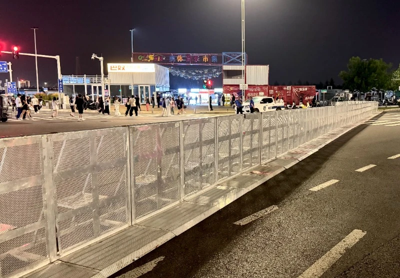 Temporary Crowd Control Barrier for Public Events