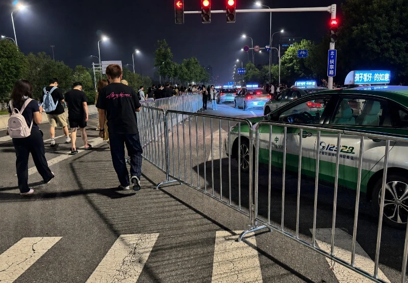 Pedestrian and Vehicle Traffic Separation Barriers